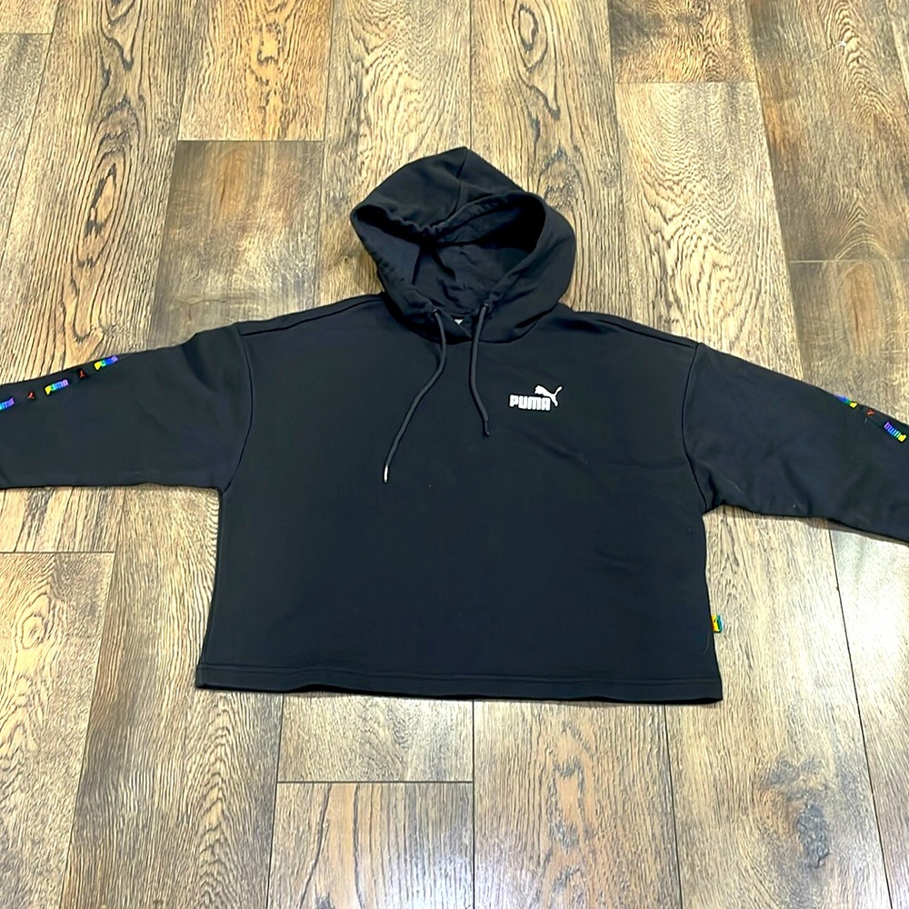 Puma women’s crop top hoodie size small black multicolor stripe like new